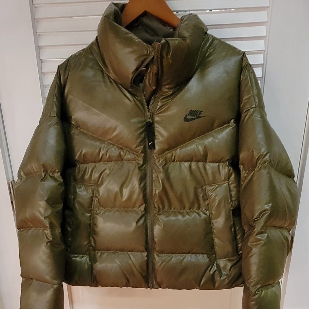 Nike Therma-Fit City Series Puffer Down for Women, Size Small